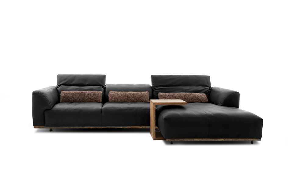 Sofa: Leder Wild Bull, Farbe black Nierenkissen: Stoff Doodle, Farbe cacao